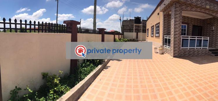3 bedroom Semi detached Bungalow For Sale &nbsp;community 22 Annex Borla Junction. Community 22 Tema Accra - 5