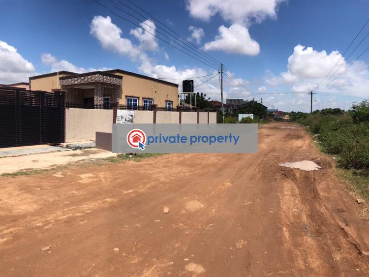3 bedroom Semi detached Bungalow For Sale &nbsp;community 22 Annex Borla Junction. Community 22 Tema Accra - 12