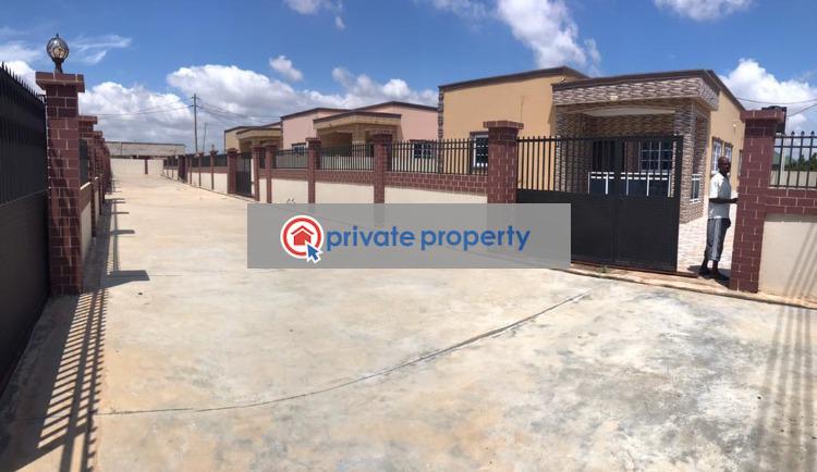 3 bedroom Semi detached Bungalow For Sale &nbsp;community 22 Annex Borla Junction. Community 22 Tema Accra - 10