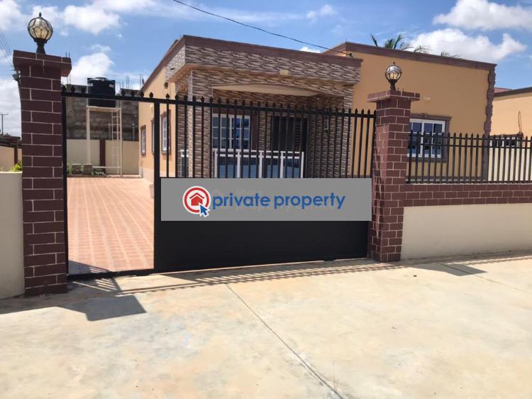 3 bedroom Semi detached Bungalow For Sale &nbsp;community 22 Annex Borla Junction. Community 22 Tema Accra - 7