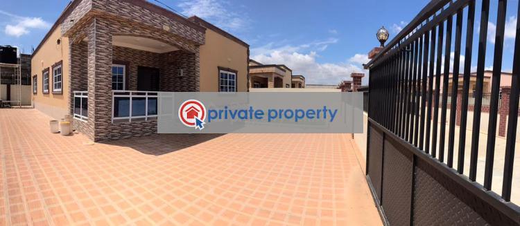 3 bedroom Semi detached Bungalow For Sale &nbsp;community 22 Annex Borla Junction. Community 22 Tema Accra - 6