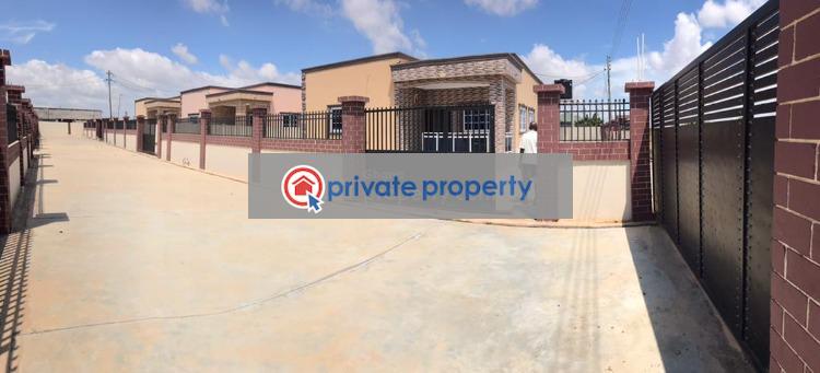 3 bedroom Semi detached Bungalow For Sale &nbsp;community 22 Annex Borla Junction. Community 22 Tema Accra - 9