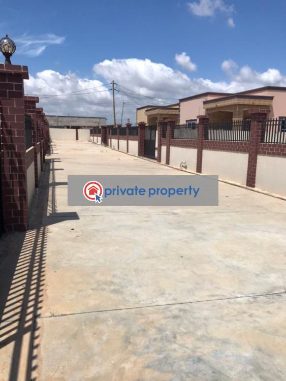 3 bedroom Semi detached Bungalow For Sale &nbsp;community 22 Annex Borla Junction. Community 22 Tema Accra - 11