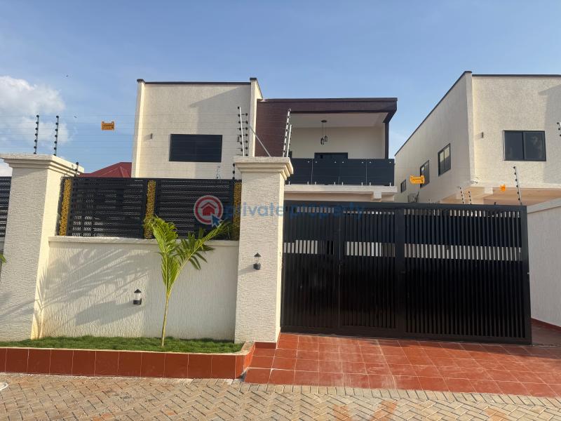 4 bedroom House For Sale Kwanwoma On Ahodwo Sokoban Road. Kumasi Metropolitan Ashanti - 0