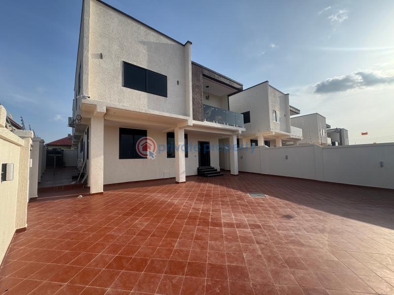 4 bedroom House For Sale Kwanwoma On Ahodwo Sokoban Road. Kumasi Metropolitan Ashanti - 9