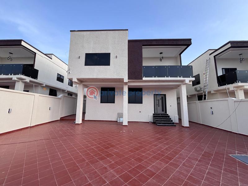 5 bedroom House For Sale Kwanwoma On Ahodwo Sokoban Road. Kumasi Metropolitan Ashanti - 0