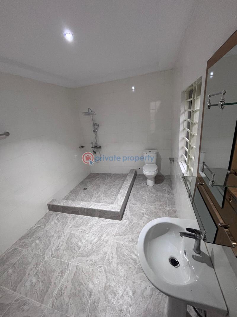 5 bedroom House For Sale Kwanwoma On Ahodwo Sokoban Road. Kumasi Metropolitan Ashanti - 3