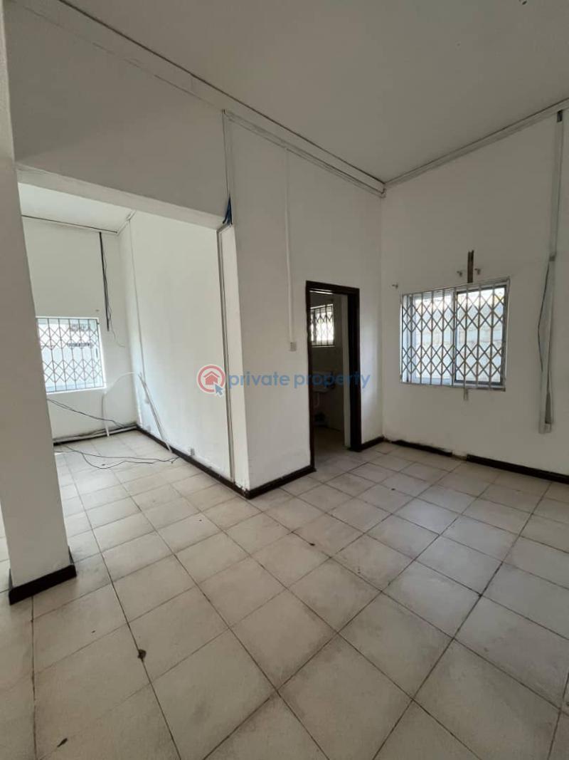 5 bedroom House For Rent Asylum Down Accra - 11