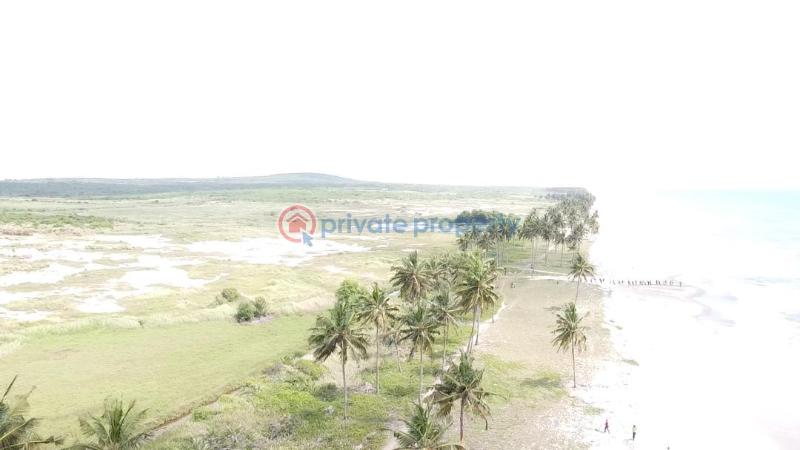 Mixed use Land For Sale Effutu Municipal Central Region - 0