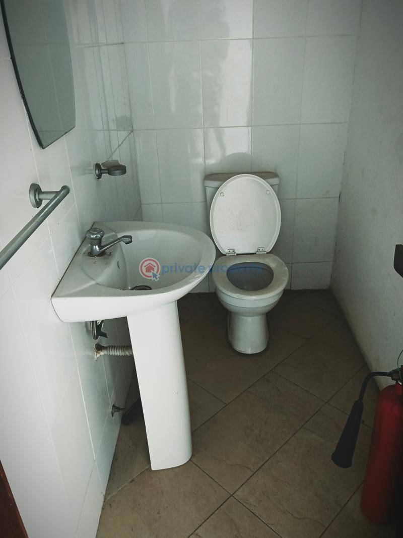 7 bedroom Office Space For Rent Accra Metropolitan  - 15