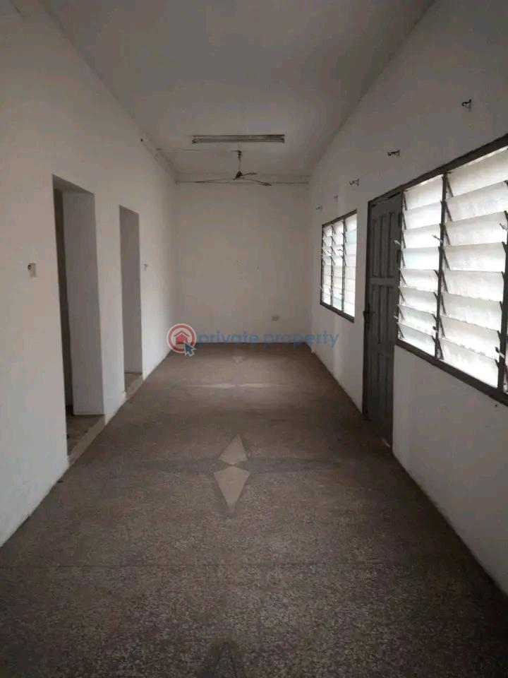 8 bedroom Commercial Property For Rent Around The Lebanese Embassy Osu Accra - 11