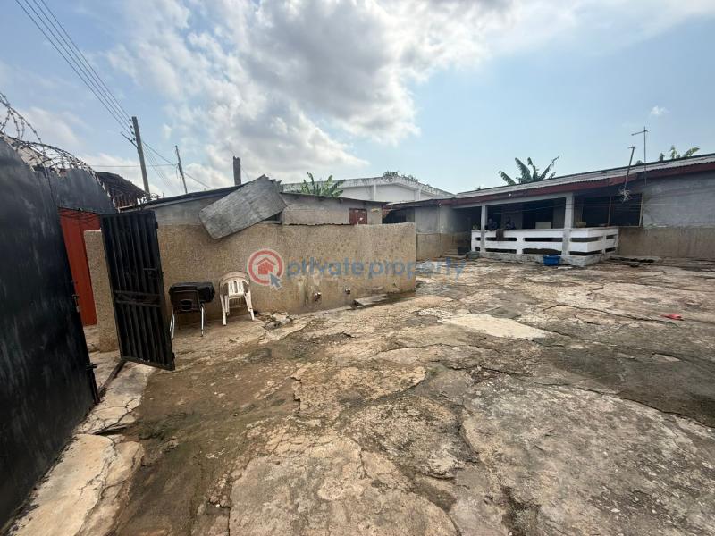 8 bedroom Detached Bungalow For Sale Kata Nyamekye Area Lapaz Accra - 4