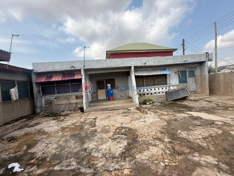 8 bedroom Detached Bungalow For Sale Kata Nyamekye Area Lapaz Accra - 0