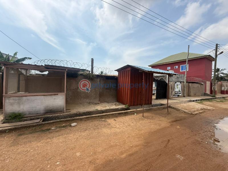 8 bedroom Detached Bungalow For Sale Kata Nyamekye Area Lapaz Accra - 3