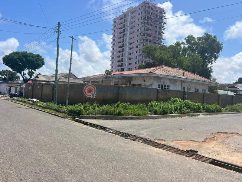 4 bedroom House For Sale Osu Road Accra - 2