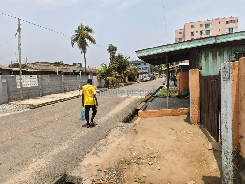 4 bedroom House For Sale South La Estate Opposite Labone Road Accra Metropolitan  - 4