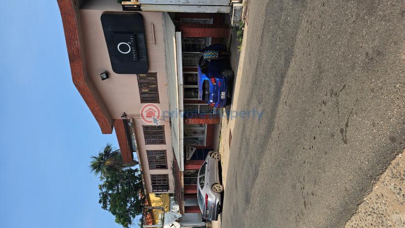 Plaza / Complex / Mall For Rent Oxford Street Osu Accra - 9
