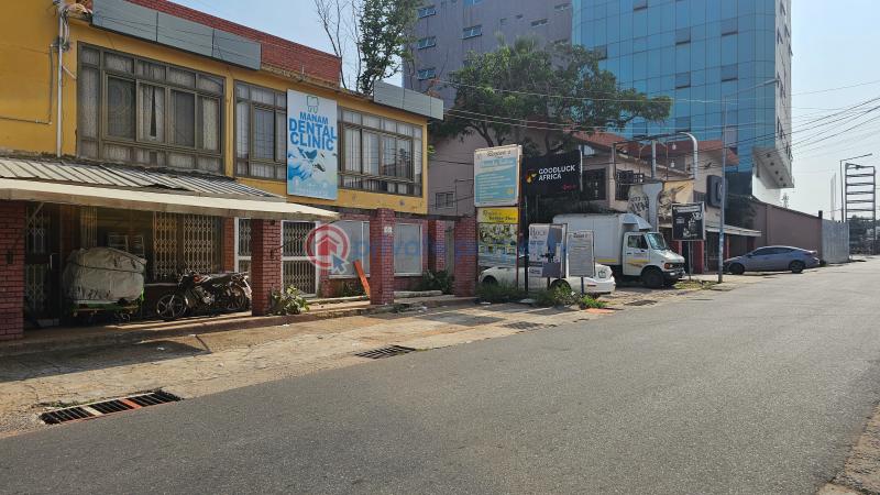Plaza / Complex / Mall For Rent Oxford Street Osu Accra - 4