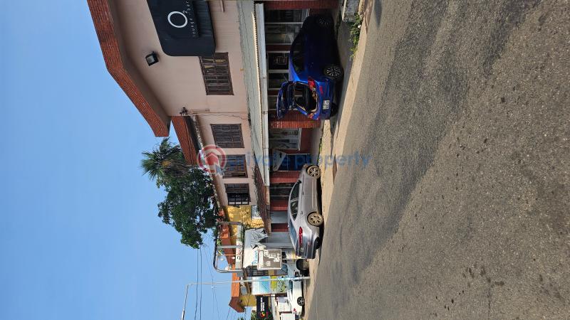Plaza / Complex / Mall For Rent Oxford Street Osu Accra - 0