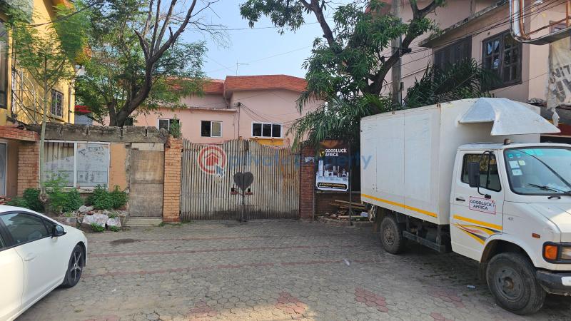Plaza / Complex / Mall For Rent Oxford Street Osu Accra - 8