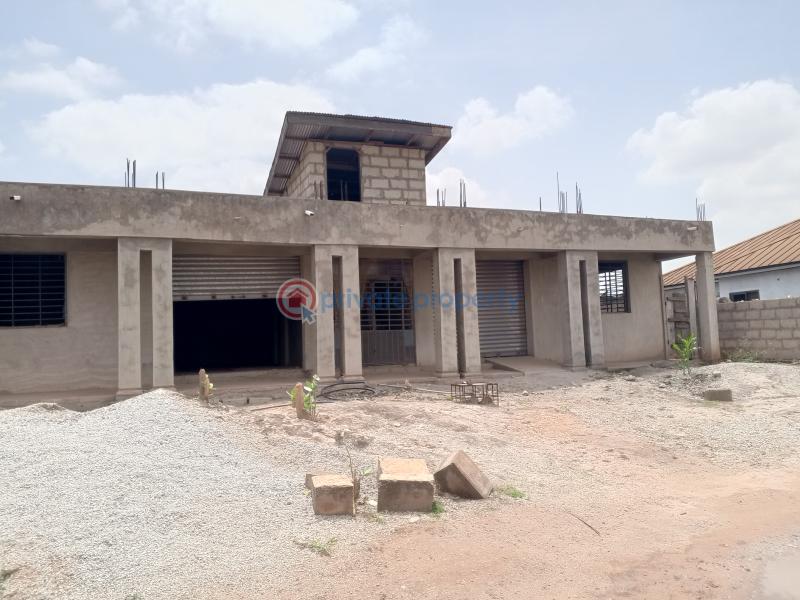 6 bedroom Apartment For Sale Ekyem /akokoamo Ejisu-Juaben Municipal Ashanti - 1