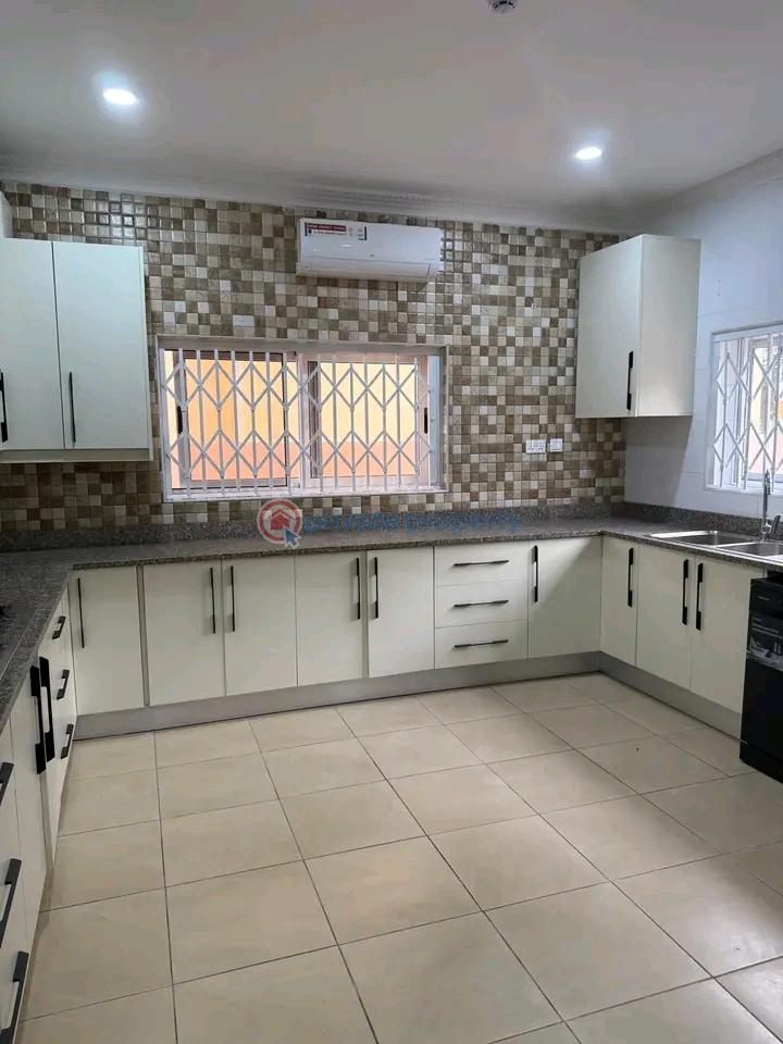 5 bedroom Townhouse For Rent Cantonments Accra - 4