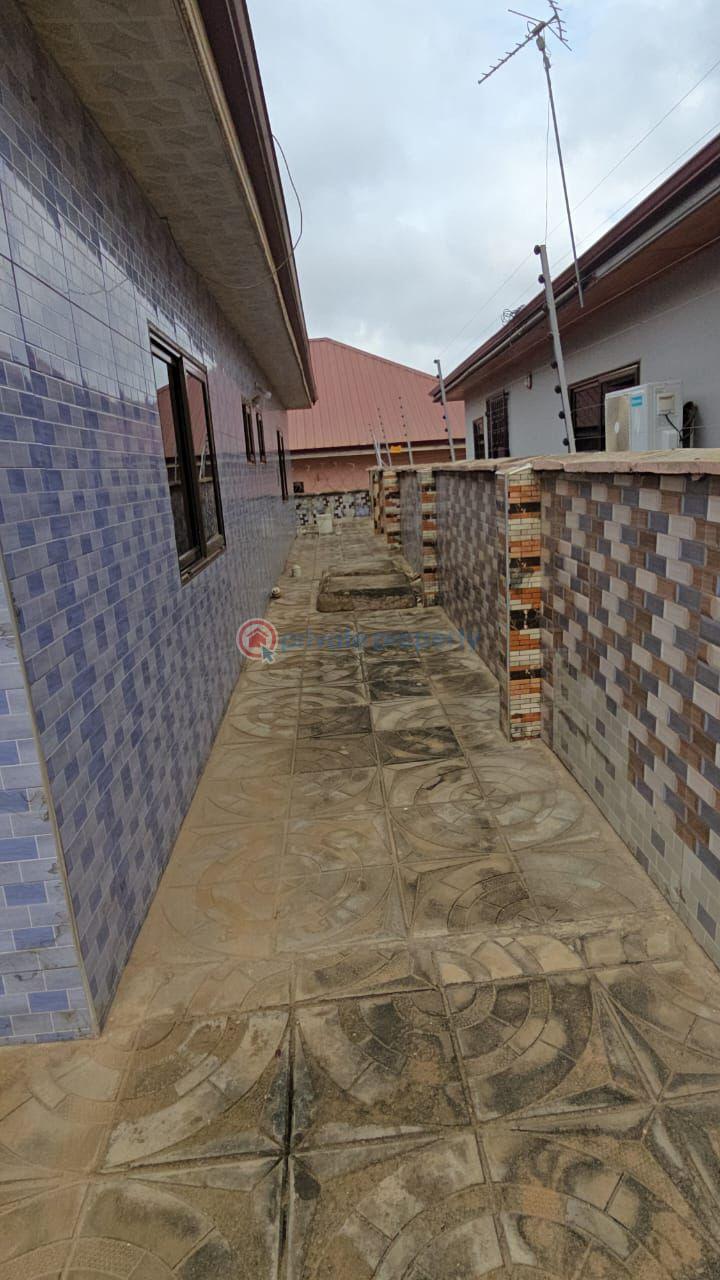 2 bedroom House For Sale Adom Estate Kasoa Awutu-Senya East Central Region - 4