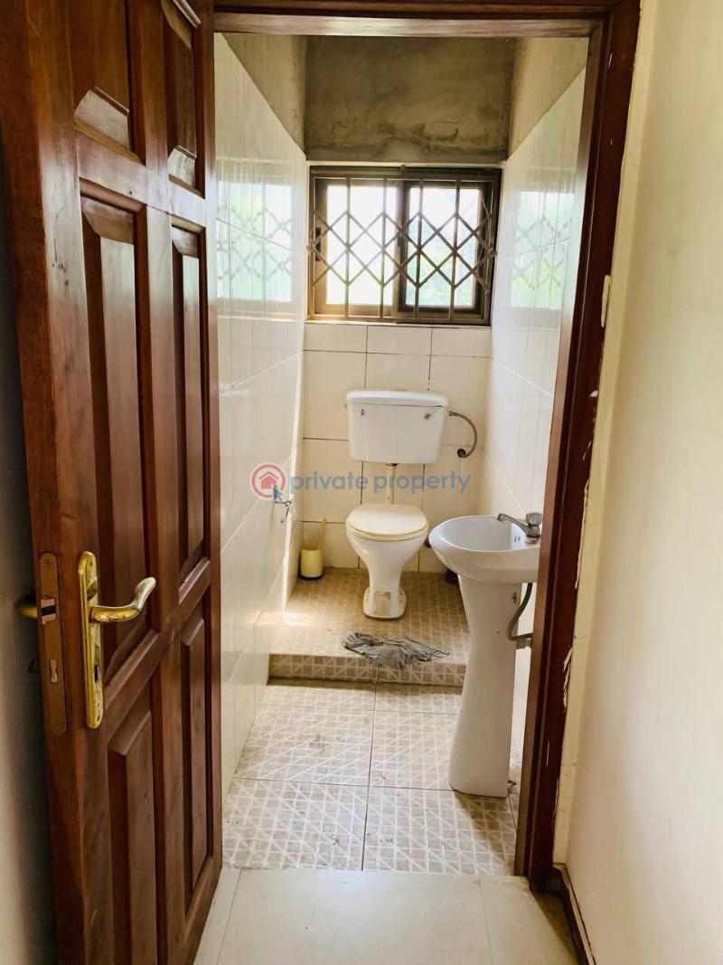 5 bedroom Detached Bungalow For Sale Boi Abokobi Ga East Municipal Accra - 3