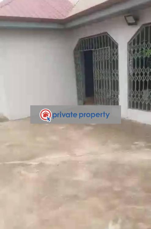 5 bedroom Detached Bungalow For Sale &nbsp;pokuase Police Station Accra Metropolitan  - 2