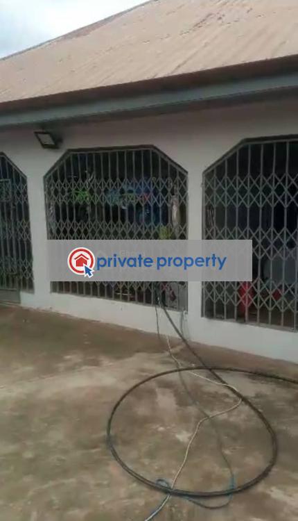 5 bedroom Detached Bungalow For Sale &nbsp;pokuase Police Station Accra Metropolitan  - 5