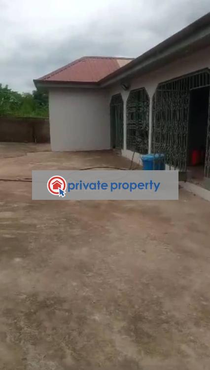 5 bedroom Detached Bungalow For Sale &nbsp;pokuase Police Station Accra Metropolitan  - 4