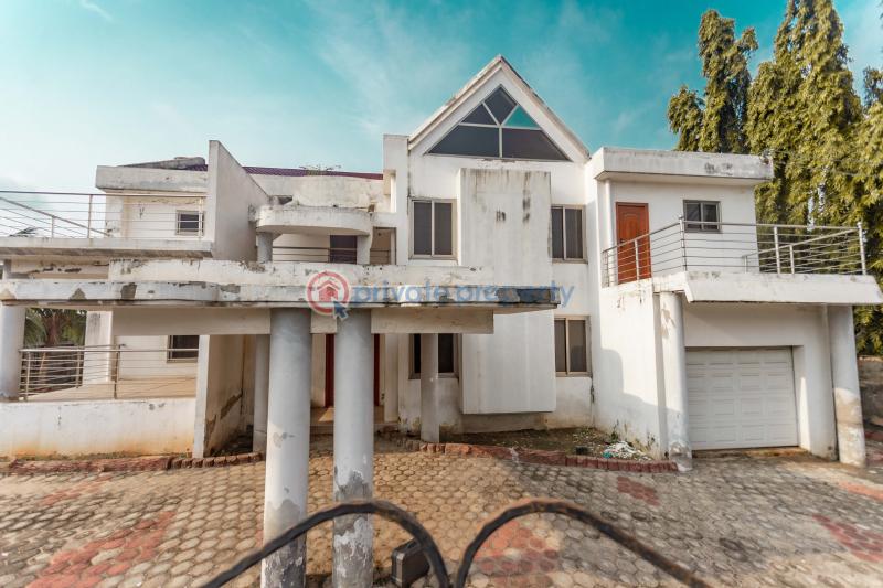 9 bedroom House For Sale Adjiringanor East Legon Accra - 1