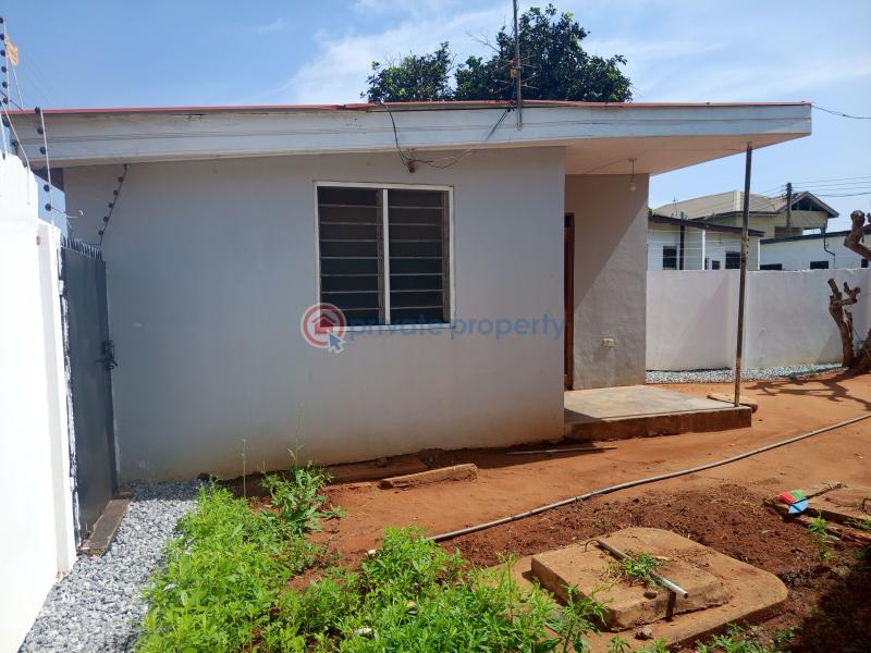 5 bedroom Detached Bungalow For Sale Cocoa Clinic Area North Kaneshie Accra - 1