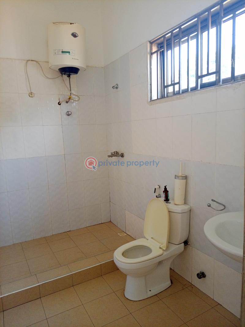 5 bedroom Detached Bungalow For Sale Cocoa Clinic Area North Kaneshie Accra - 11