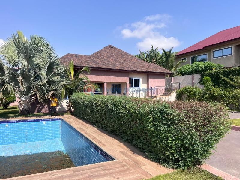 3 bedroom Detached Bungalow For Sale Kokrobite McCarthy Hill Ga South Municipal Accra - 0