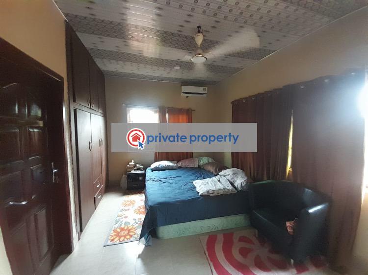 4 bedroom Detached Bungalow For Sale &nbsp;ut Estates Road Junction oyibi. Accra - 6