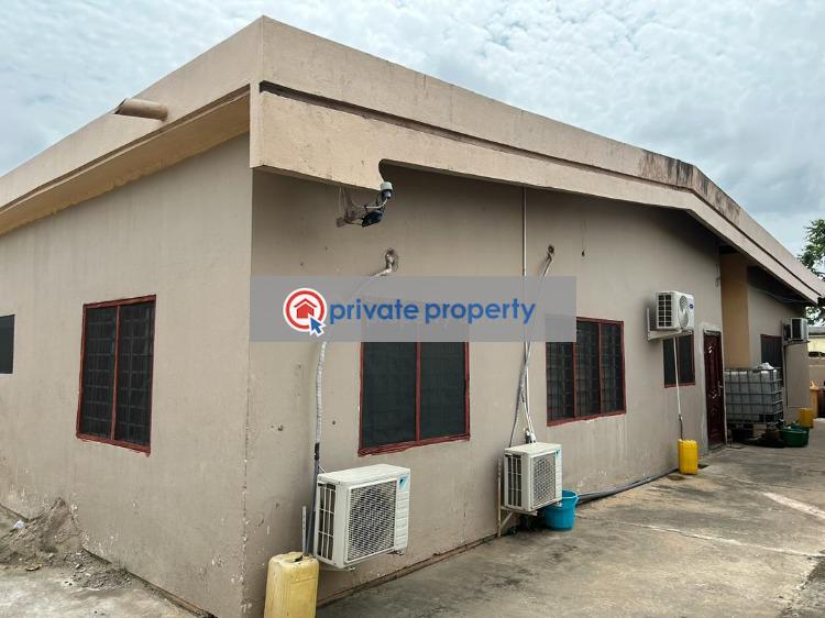 6 bedroom Detached Bungalow For Sale &nbsp;cfc Estate Achimota Accra - 2