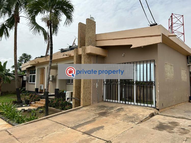 6 bedroom Detached Bungalow For Sale &nbsp;cfc Estate Achimota Accra - 1