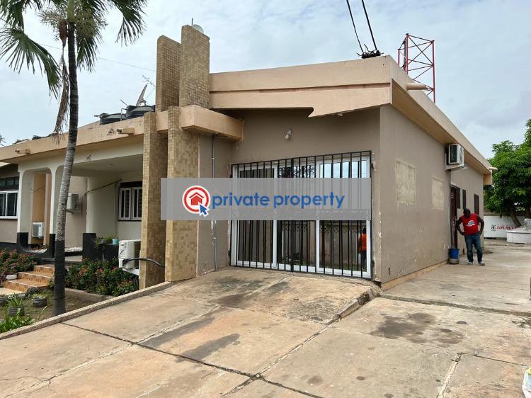 6 bedroom Detached Bungalow For Sale &nbsp;cfc Estate Achimota Accra - 3