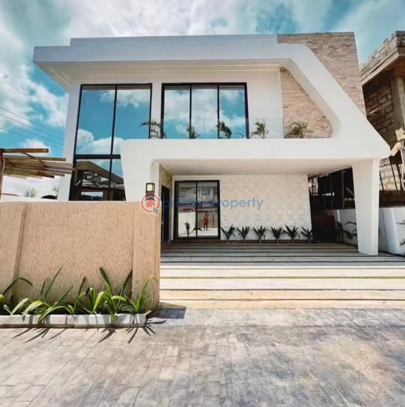 3 bedroom House For Sale Kingsby Roundabout Close To The Achimota Mall Accra - 1