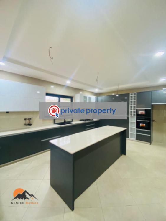 5 bedroom Townhouse For Sale Spintex Accra - 5