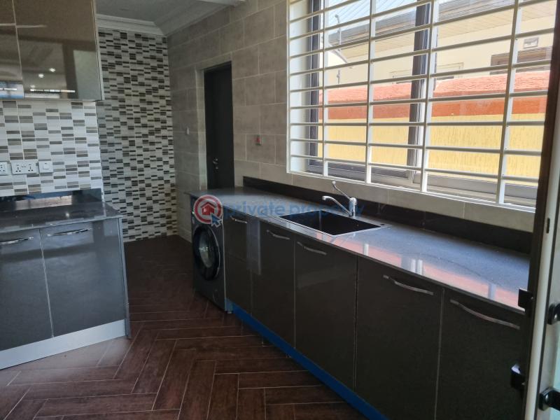 5 bedroom House For Sale Hfc Estate, Near The Police Station comm 25 Tema Accra - 10