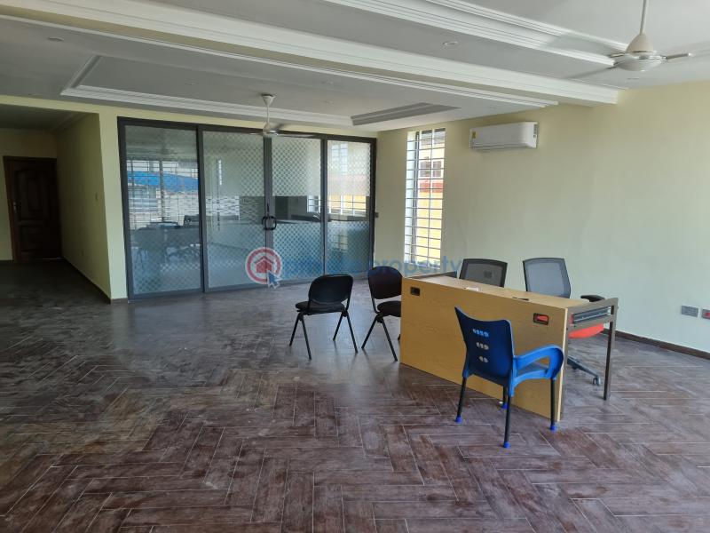 5 bedroom House For Sale Hfc Estate, Near The Police Station comm 25 Tema Accra - 3