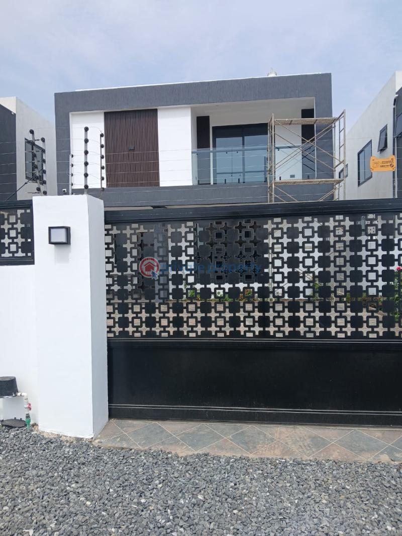 5 bedroom House For Sale Mannet Area Spintex Road Accra - 0