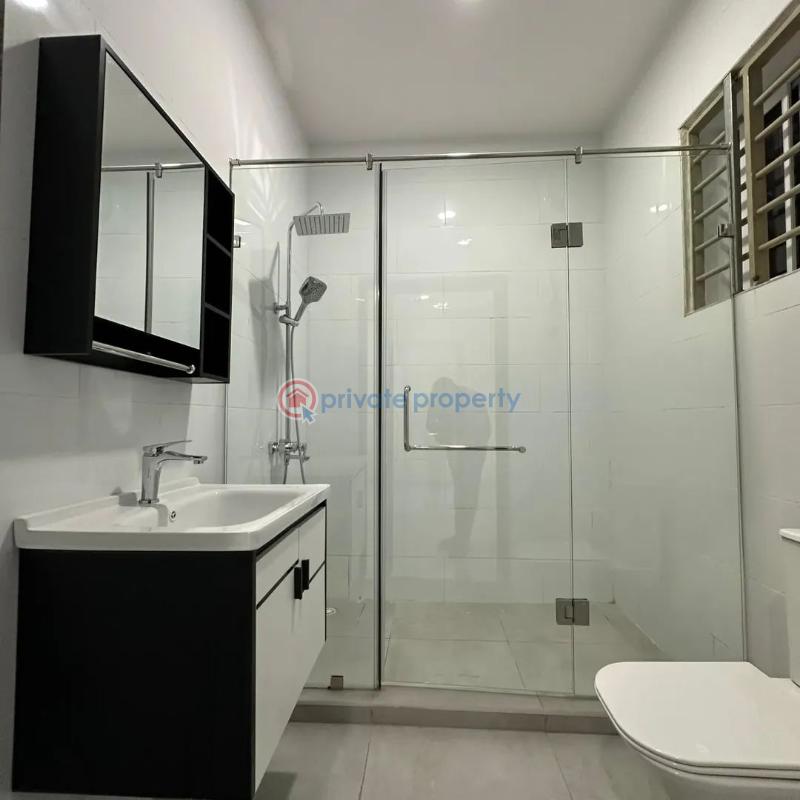 5 bedroom House For Sale Lakeside Estate Adenta Municipal Accra - 11