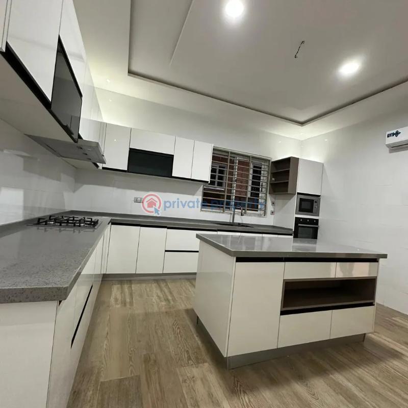 5 bedroom House For Sale Lakeside Estate Adenta Municipal Accra - 4