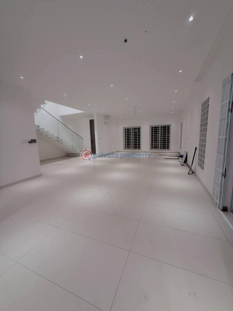 5 bedroom House For Sale Sakumono Spintex Accra - 1