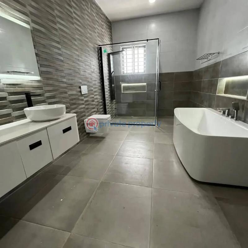 4 bedroom House For Sale Sakumono Spintex Accra - 6