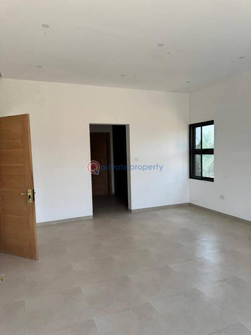 5 bedroom House For Sale Com 19 Spintex Accra - 8