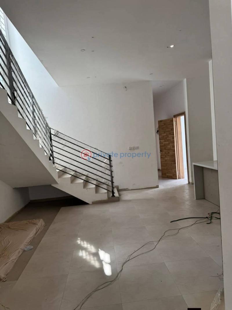 5 bedroom House For Sale Com 19 Spintex Accra - 2